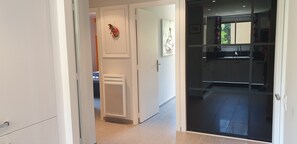 Interior - LAVANDOU APPARTEMENT F3 EN VILLE DANS UN PARC DE VERDURE PROCHE PLAGE (Le Lavandou)
