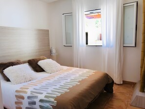 3 bedrooms, iron/ironing board, WiFi, bed sheets