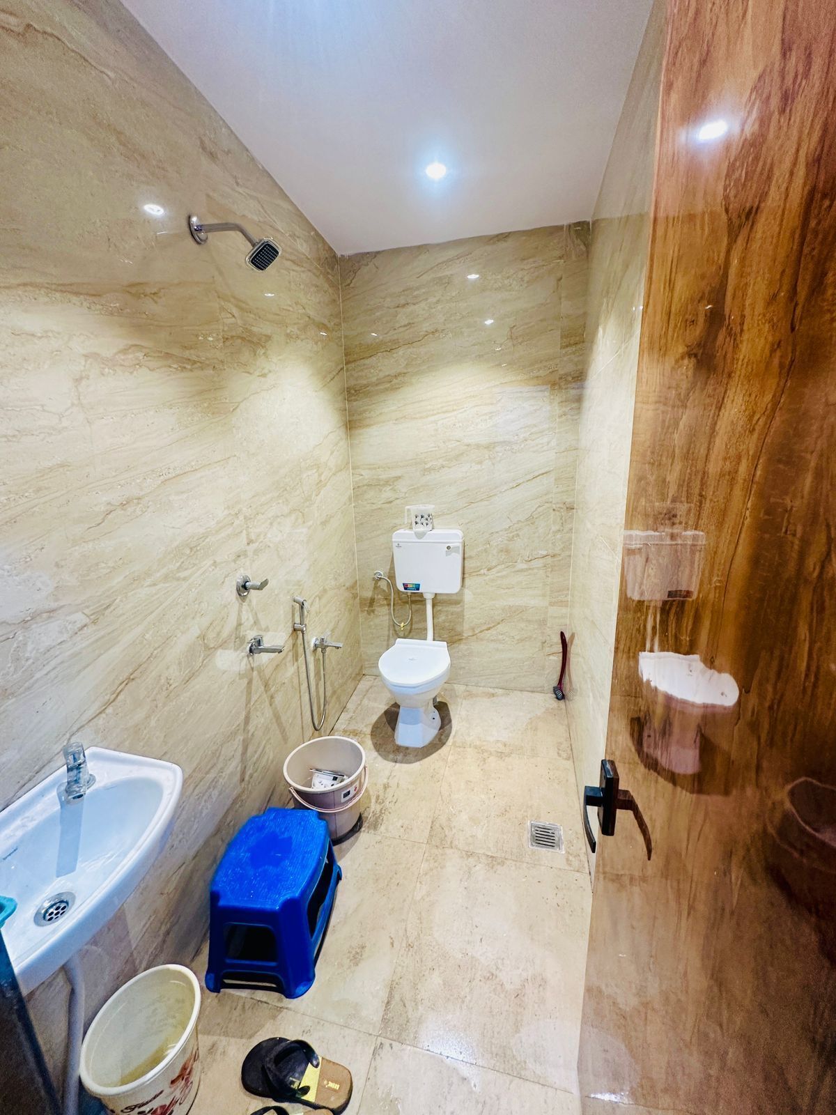 Shared Dormitory | Bathroom | Towels, soap, shampoo, toilet paper