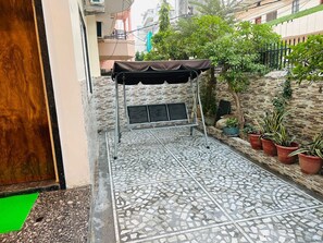 Terrace/patio - Radhe Krishna Homestay (Varanasi)