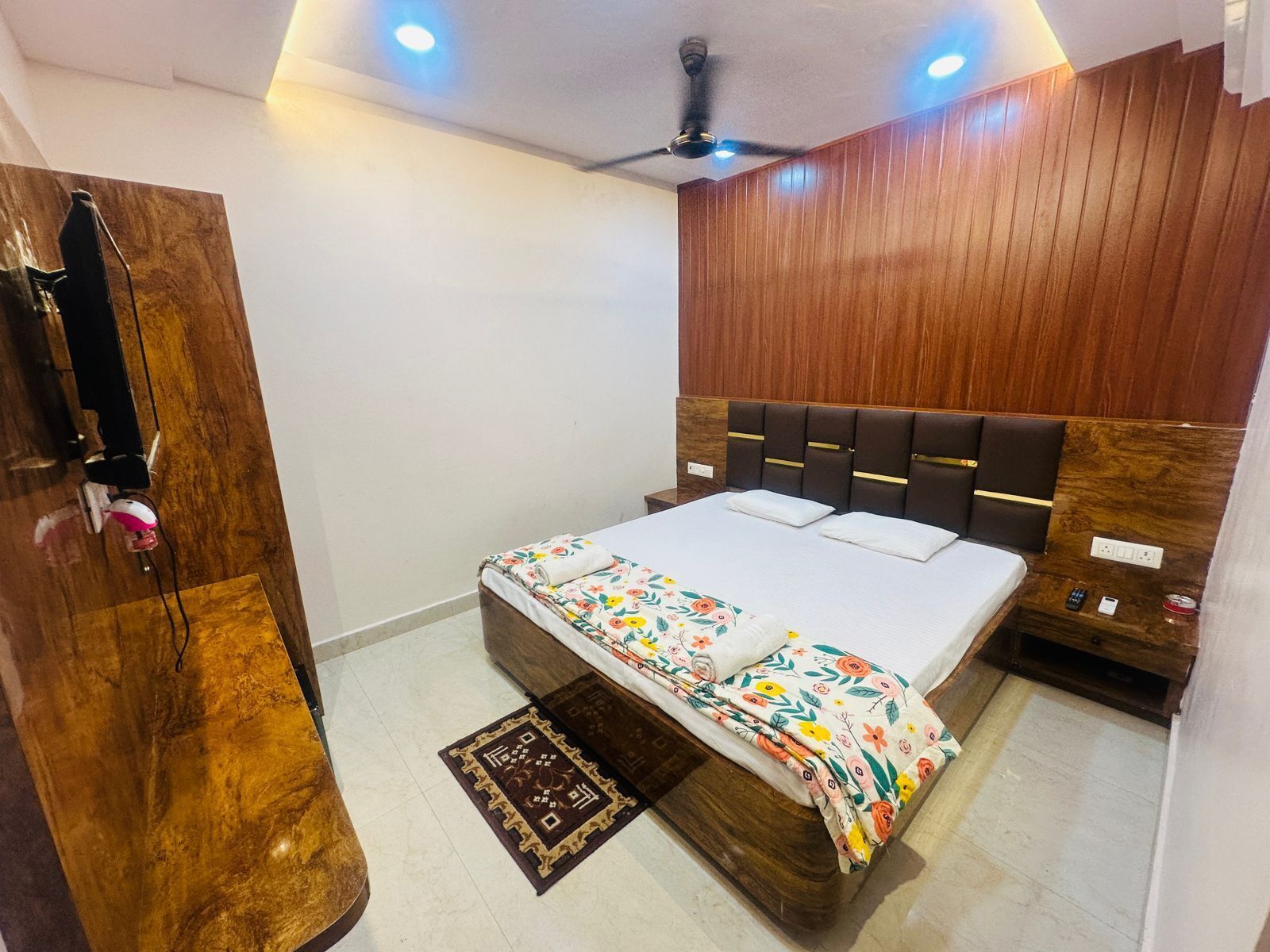 Deluxe Double Room | Free WiFi