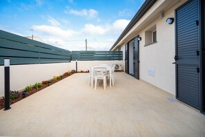 Outdoor dining - Vrbo Property (Sicilia)