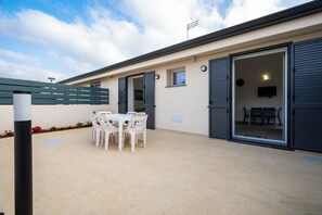 Outdoor dining - Vrbo Property (Sicilia)