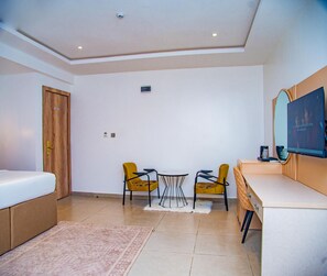 Desk, laptop workspace, blackout curtains, soundproofing - Lugbe RestHouse (Lugbe)