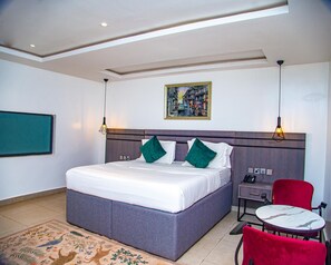 Desk, laptop workspace, blackout curtains, soundproofing - Lugbe RestHouse (Lugbe)