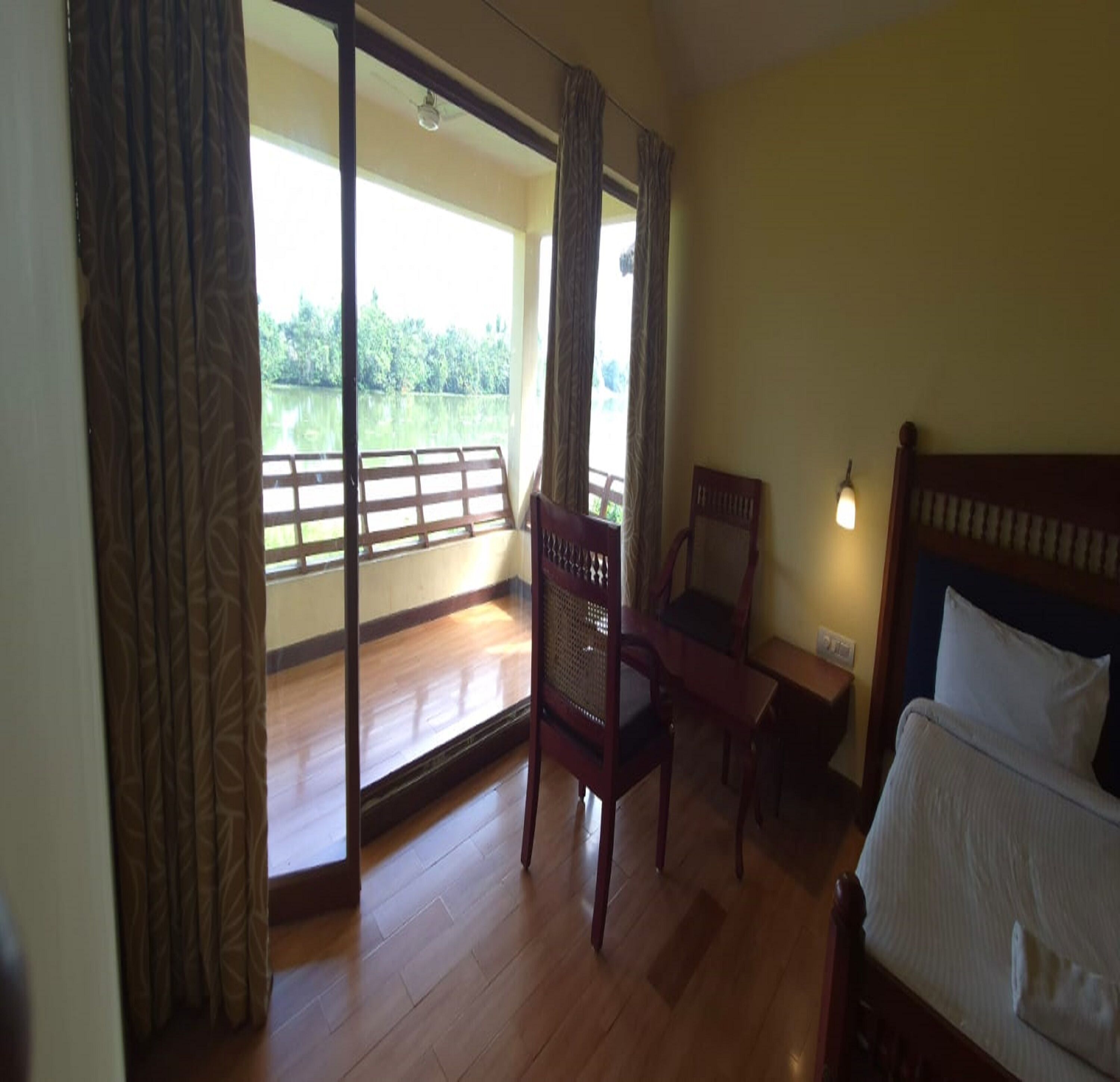 Standard Double Room, Lake View | Egyptian cotton sheets, premium bedding, desk, free WiFi