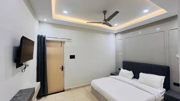 Habitación estándar doble, 1 cama doble, fumadores, baño privado | Escritorio y espacio para trabajar con un portátil