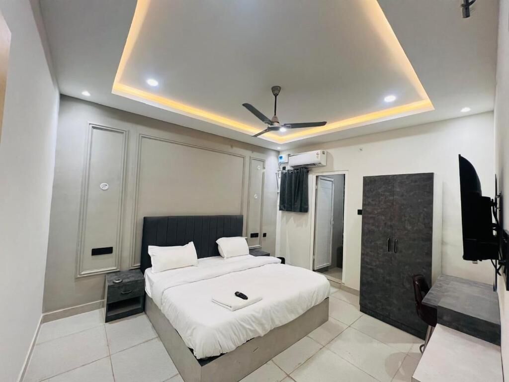 Doppia Standard, 1 letto matrimoniale, fumatori, bagno privato | Una scrivania, postazione laptop, insonorizzazione, Wi-Fi gratuito