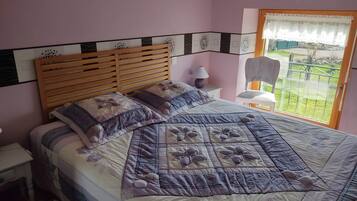 Silitysrauta/-lauta, Wi-Fi, vuodevaatteet