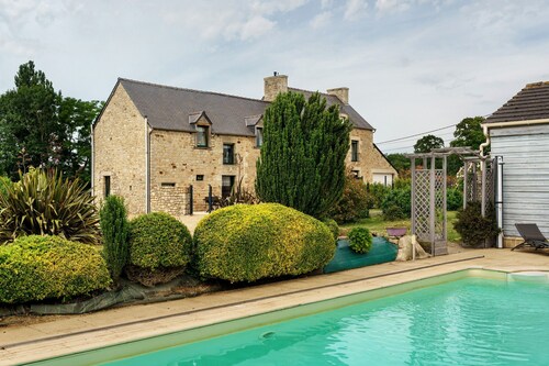Holiday Home "Gîte Les Hortensias with Pool" – Private Pool, Wi-Fi & Air Conditioning