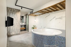 Superior Suite, City View | Bathroom | Shower, rainfall showerhead, free toiletries, hair dryer