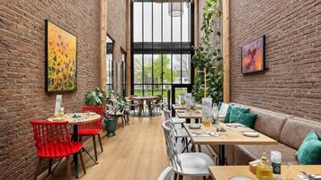 Petit déjeuner, déjeuner et dßner servis sur place