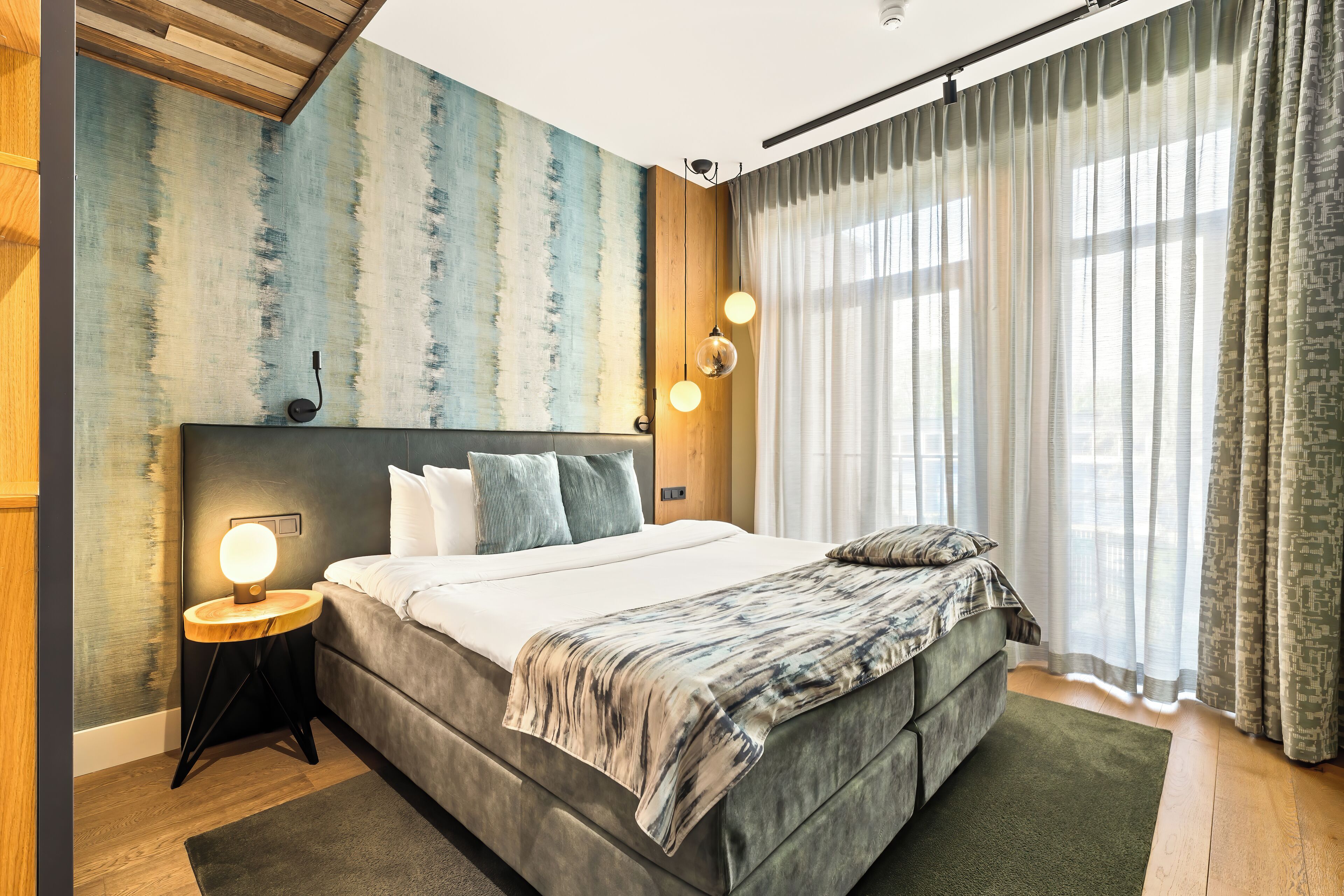 In-room safe, free WiFi