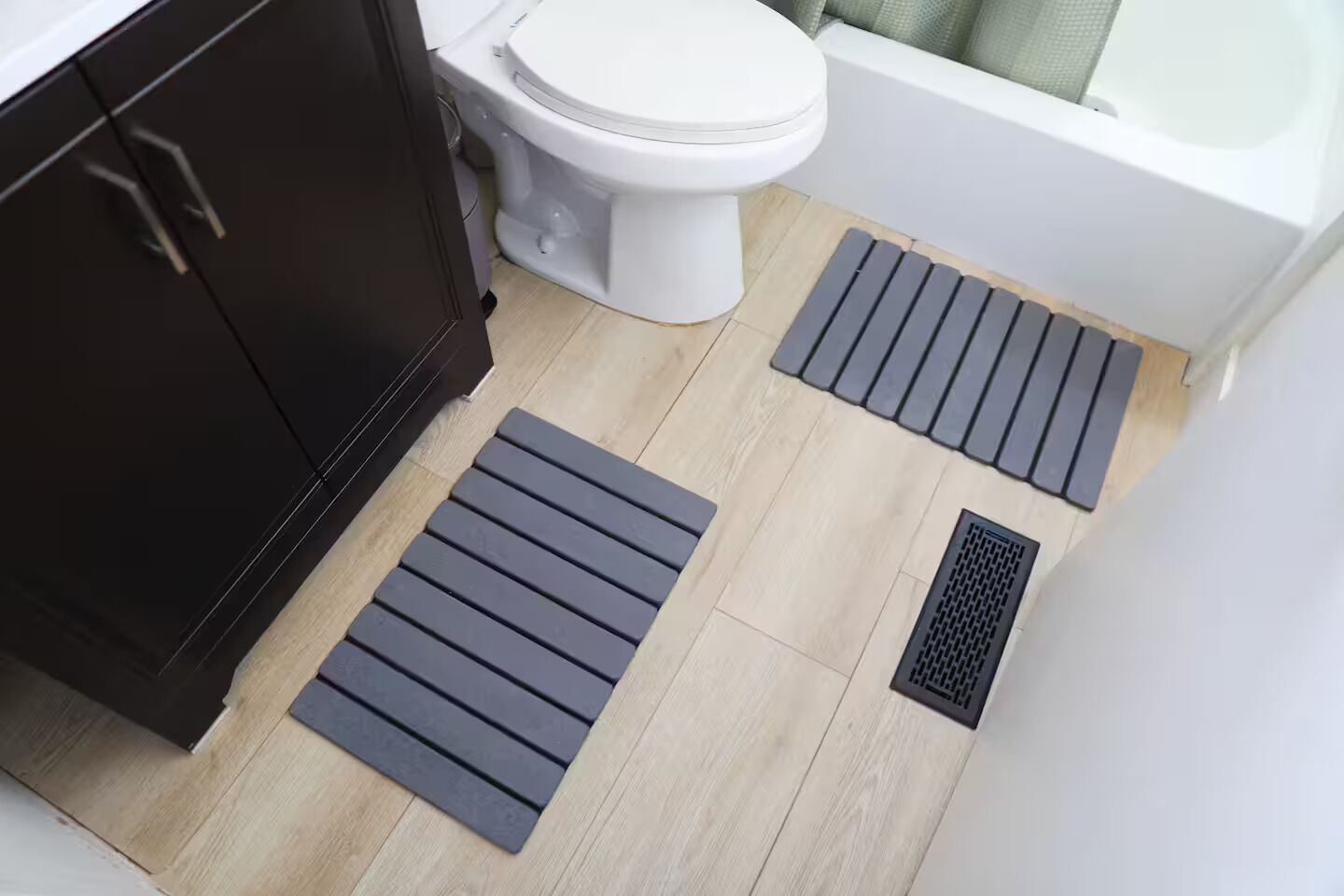 Haartrockner, Bidet, Handtücher, Seife