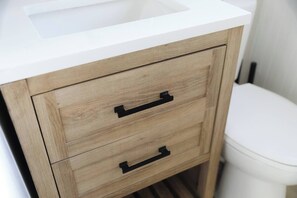Hair dryer, bidet, towels, soap - Cozy Luxury stay• Entire home in Sandy, Utah (White)