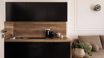 Superior Studio Suite, Air conditioning, Mezzanine | Private kitchenette