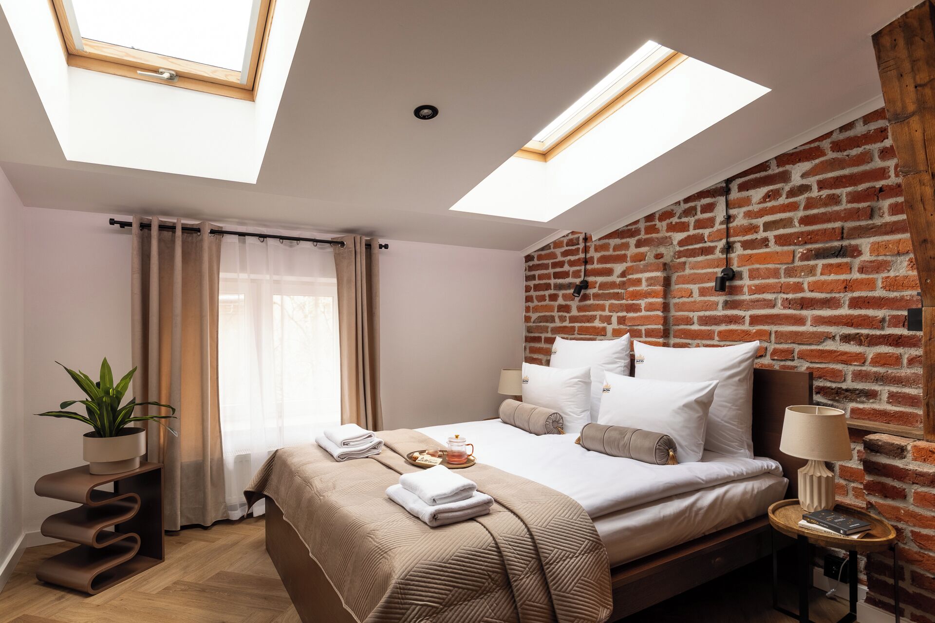 Premium bedding, iron/ironing board, cribs (surcharge), WiFi (free)