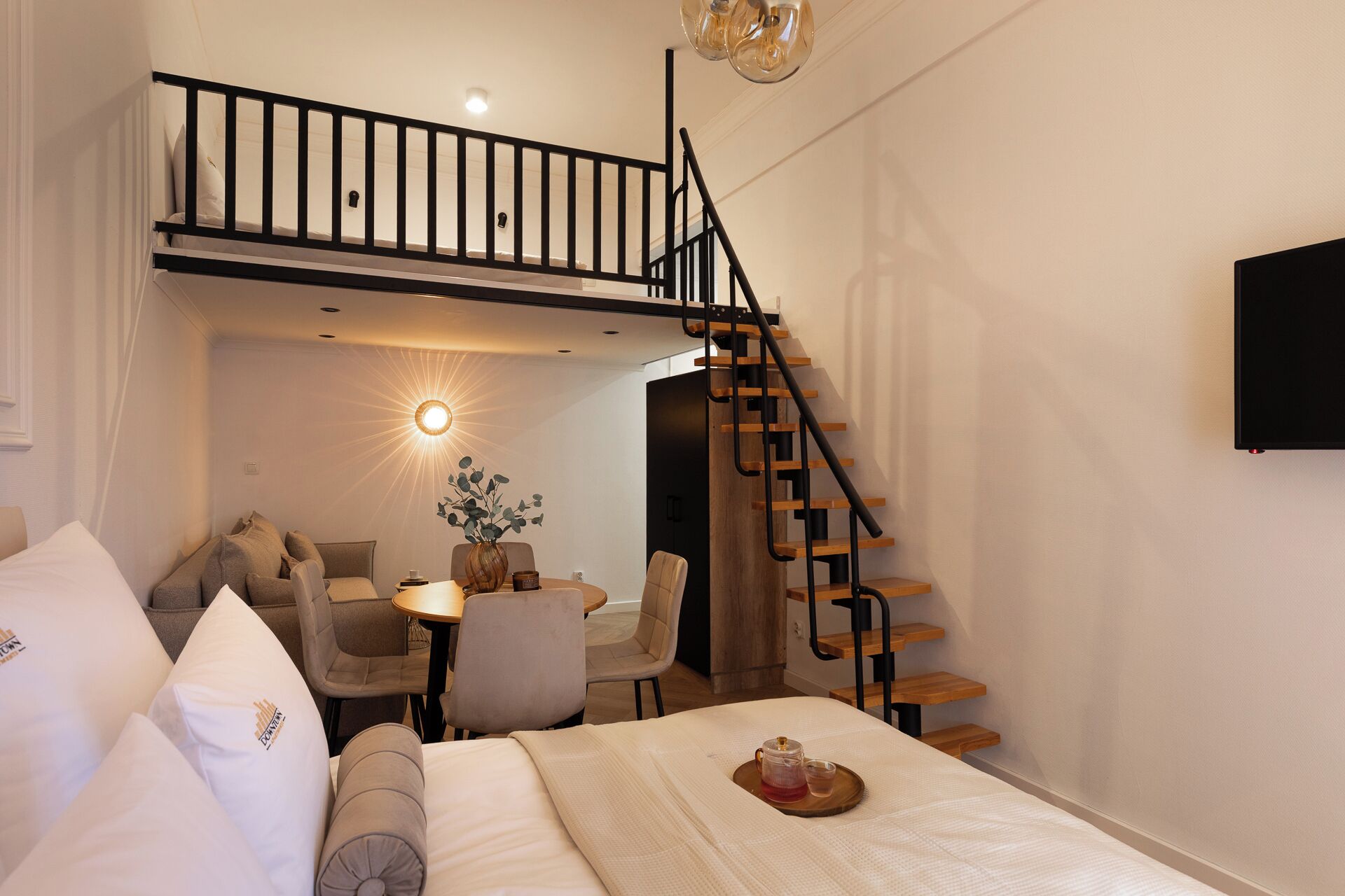 Superior Studio Suite, Mezzanine | Living area