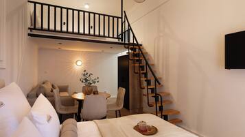 Superior Studio Suite, Mezzanine | Living area