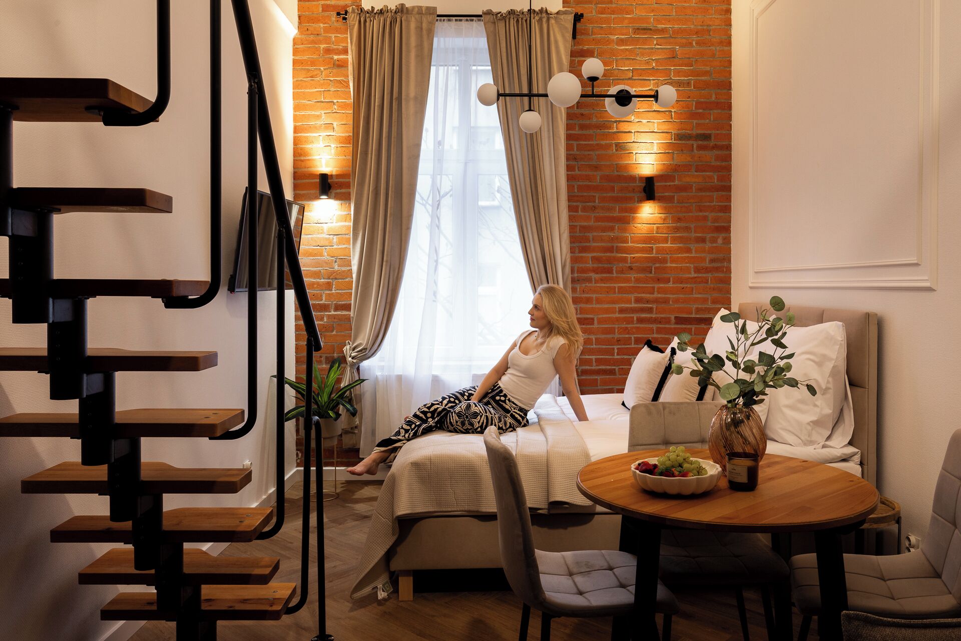 Superior Studio Suite, Mezzanine | Living area