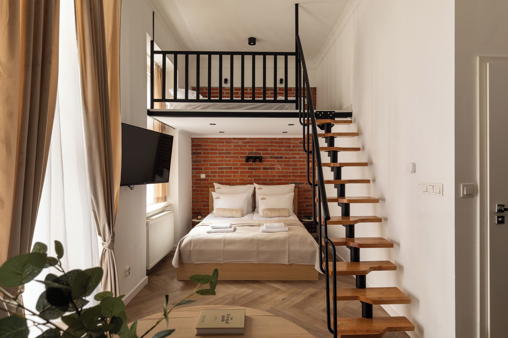 Superior Studio Suite, Mezzanine | Living area