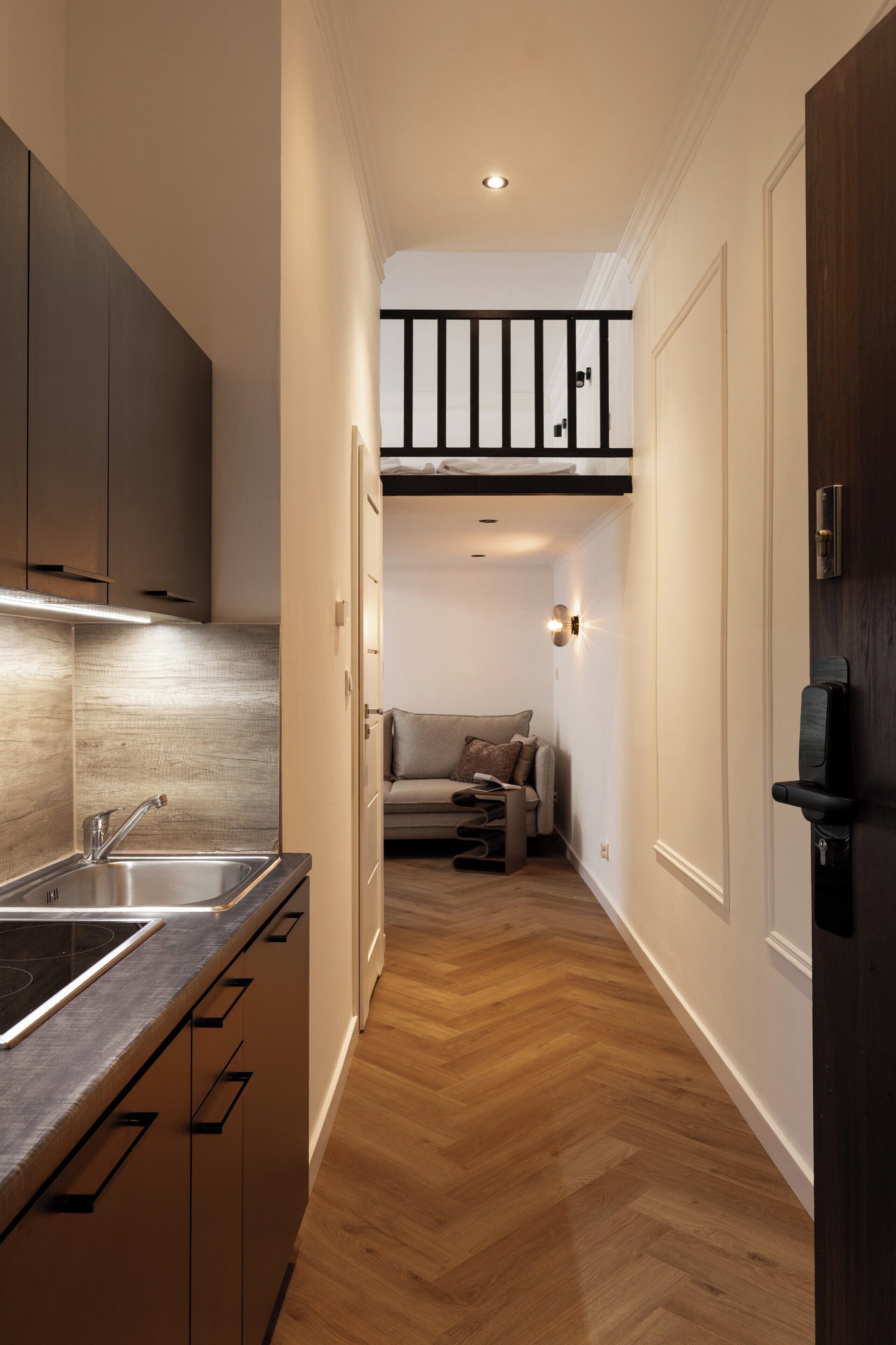 Studio Suite Superior, AC, lantai mezzanine | Dapur kecil pribadi | Lemari es, microwave, kompor, dan mesin pembuat kopi/teh