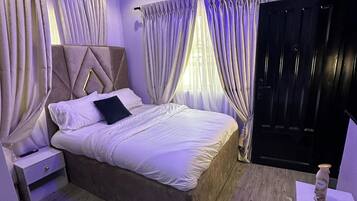 Habitación económica, balcón, vistas a la ciudad