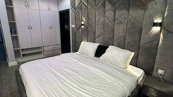 Habitación económica, balcón, vistas a la ciudad