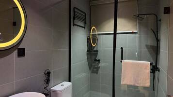 Economy Room, Balcony, City View | Bathroom