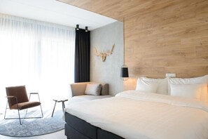 Deluxe Double Room, Garden View | In-room safe, desk, laptop workspace, blackout drapes - Hotel de Sterrenberg (Otterlo)
