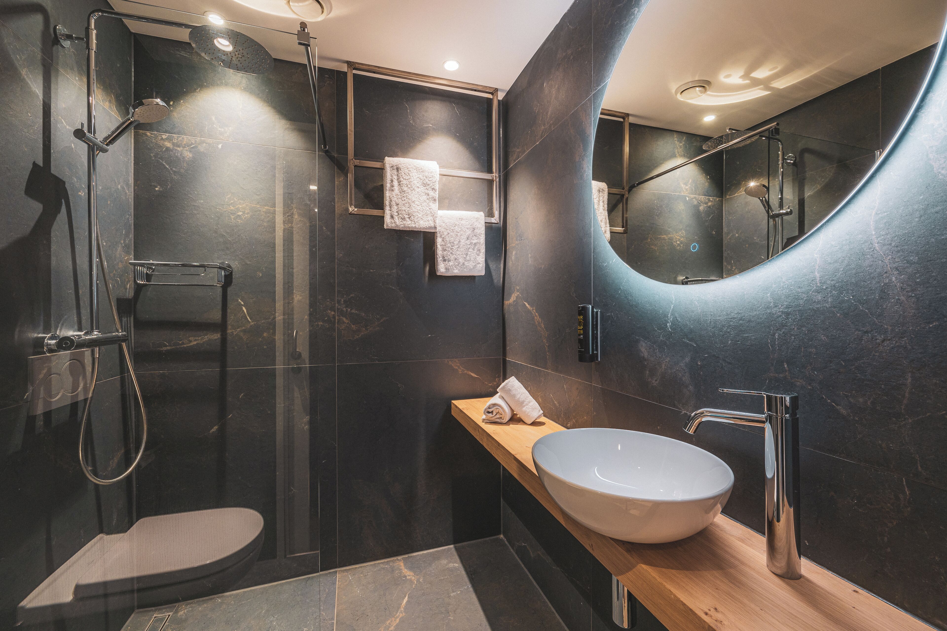 Standard Double Room | Bathroom | Shower, free toiletries, hair dryer, towels