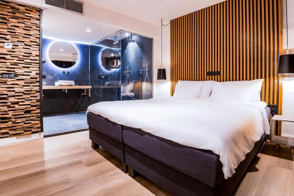 Suite – deluxe | Safe på rommet, skrivebord og skrivebord for bærbar PC