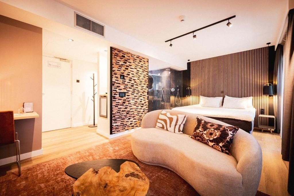 Dobbeltrom – junior, balkong | Safe på rommet, skrivebord og skrivebord for bærbar PC