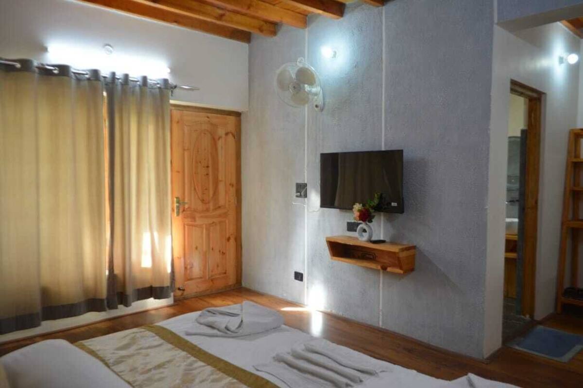 Desk, laptop workspace, free WiFi