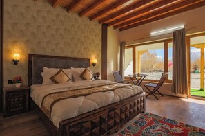 Family Room, Mountain View | Desk, laptop workspace, free WiFi - The Walnut Inn Resort (Hunder)