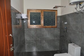 Superior Room | Bathroom | Shower, free toiletries, towels - The Walnut Inn Resort (Hunder)