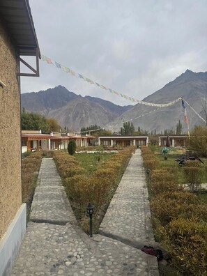 المنطقة المحيطة بالمنشأة