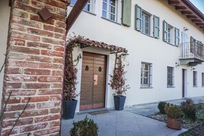 Exterior detail - Primarosa Country House with pool (Nizza Monferrato, AT)