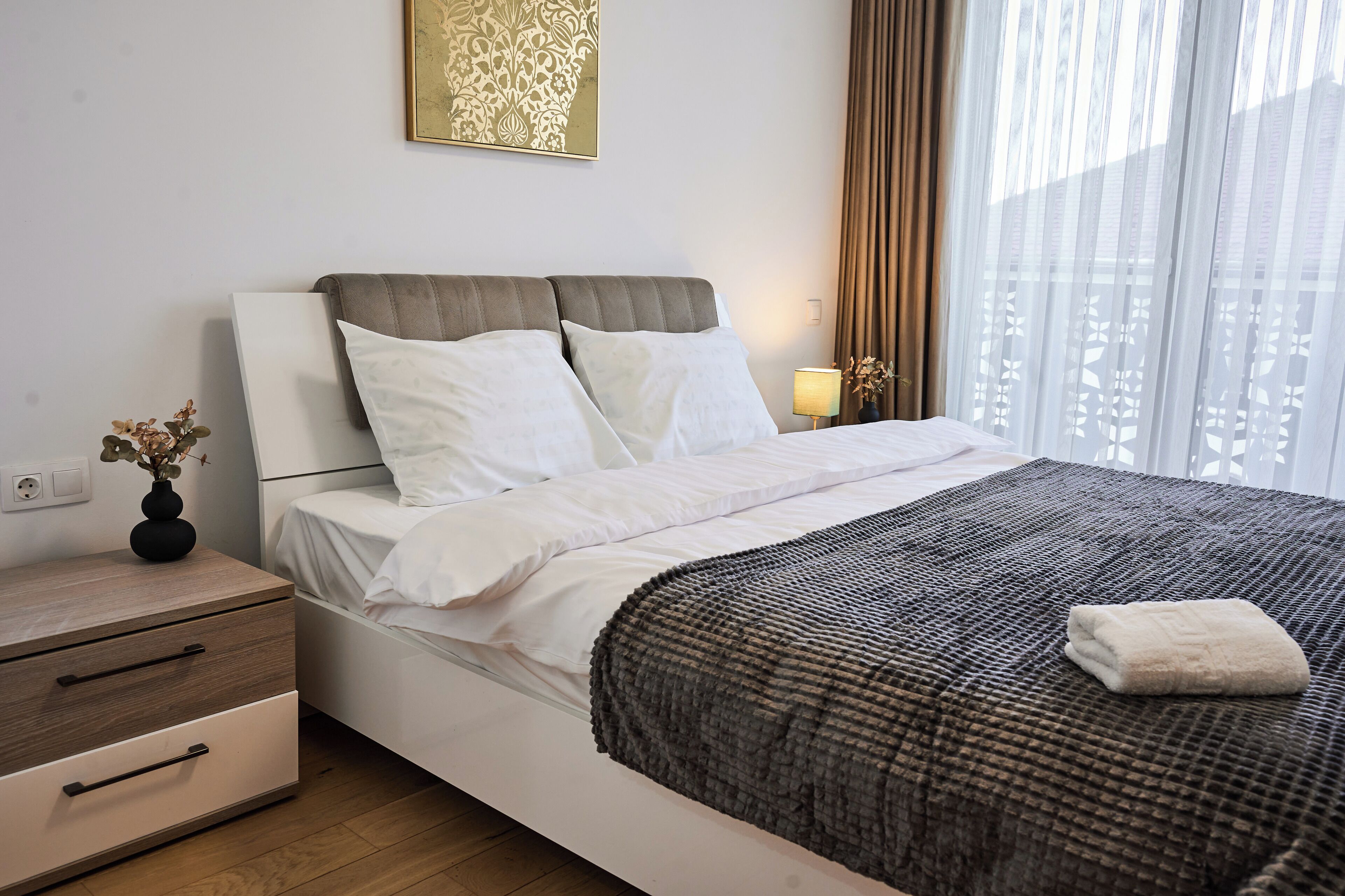 Colchones con pillow-top, decoración personalizada y muebles diferentes 