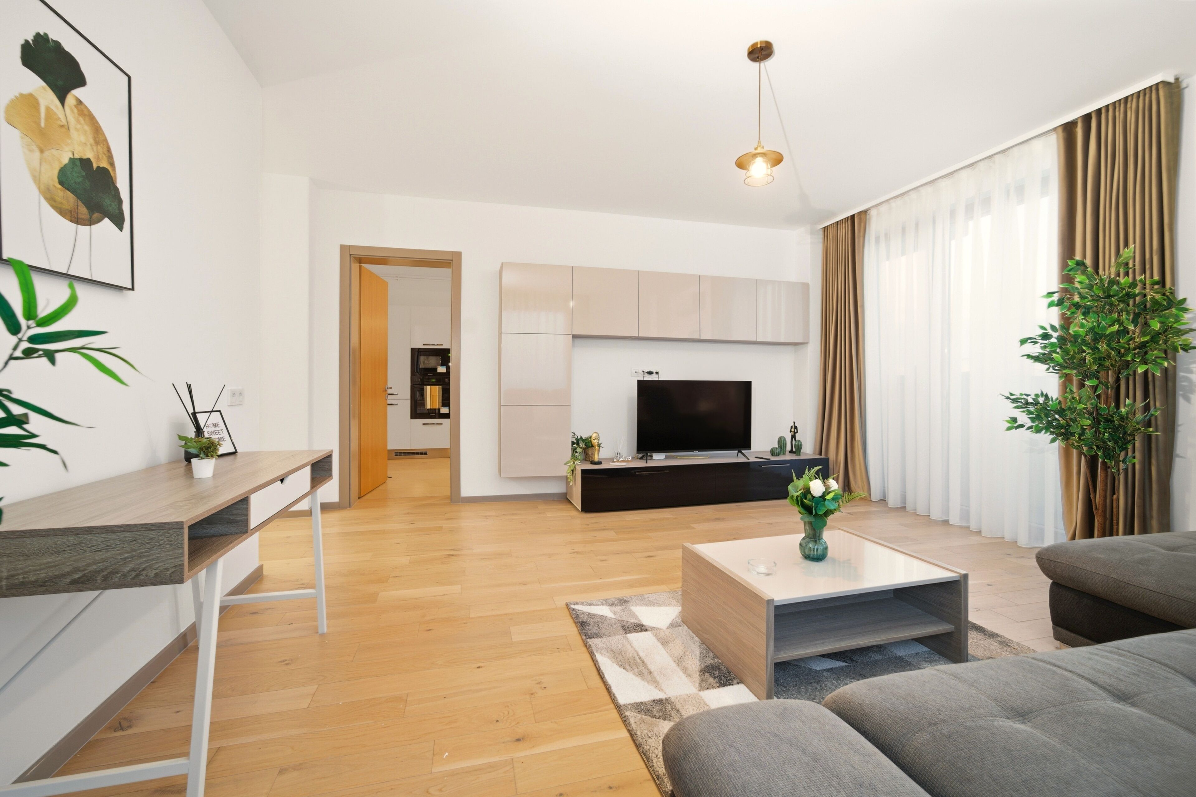 Deluxe Apartment, River View | Living area