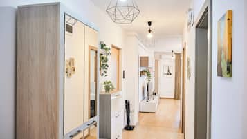 Family Apartment, 3 Bedrooms, Garden View | Interior