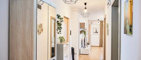 Family Apartment, 3 Bedrooms, Garden View | Interior