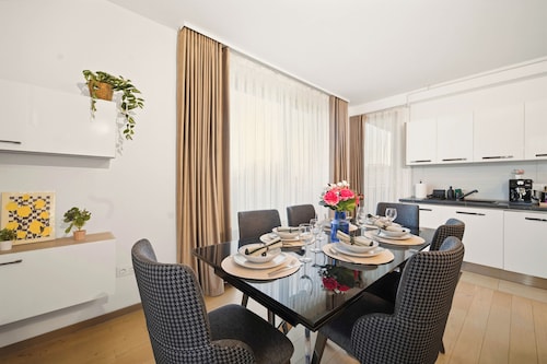 Central Monarh Tower Accomodation