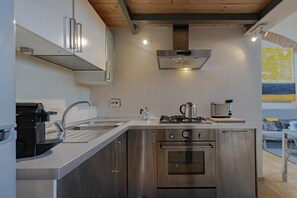 Fridge, microwave, oven, stovetop - Nazionale Apartment by Simone, Daniele & Paolo in Florence (Firenze)