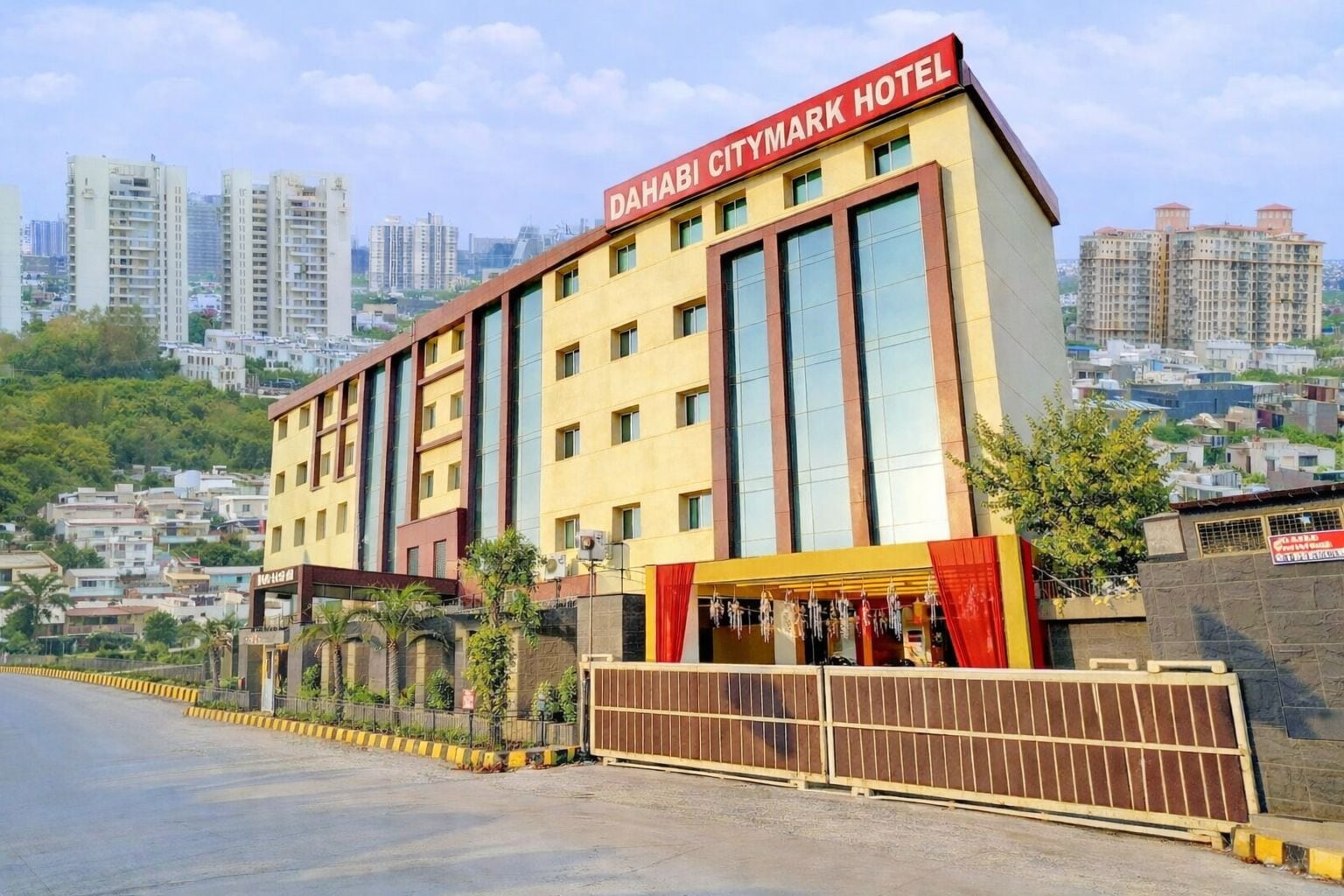 A multi-story building with a sign reading 'DAHABI CITYMARK HOTEL.'