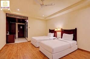 Quarto casal, vista para a cidade | Escrivaninha, Wi-Fi de cortesia