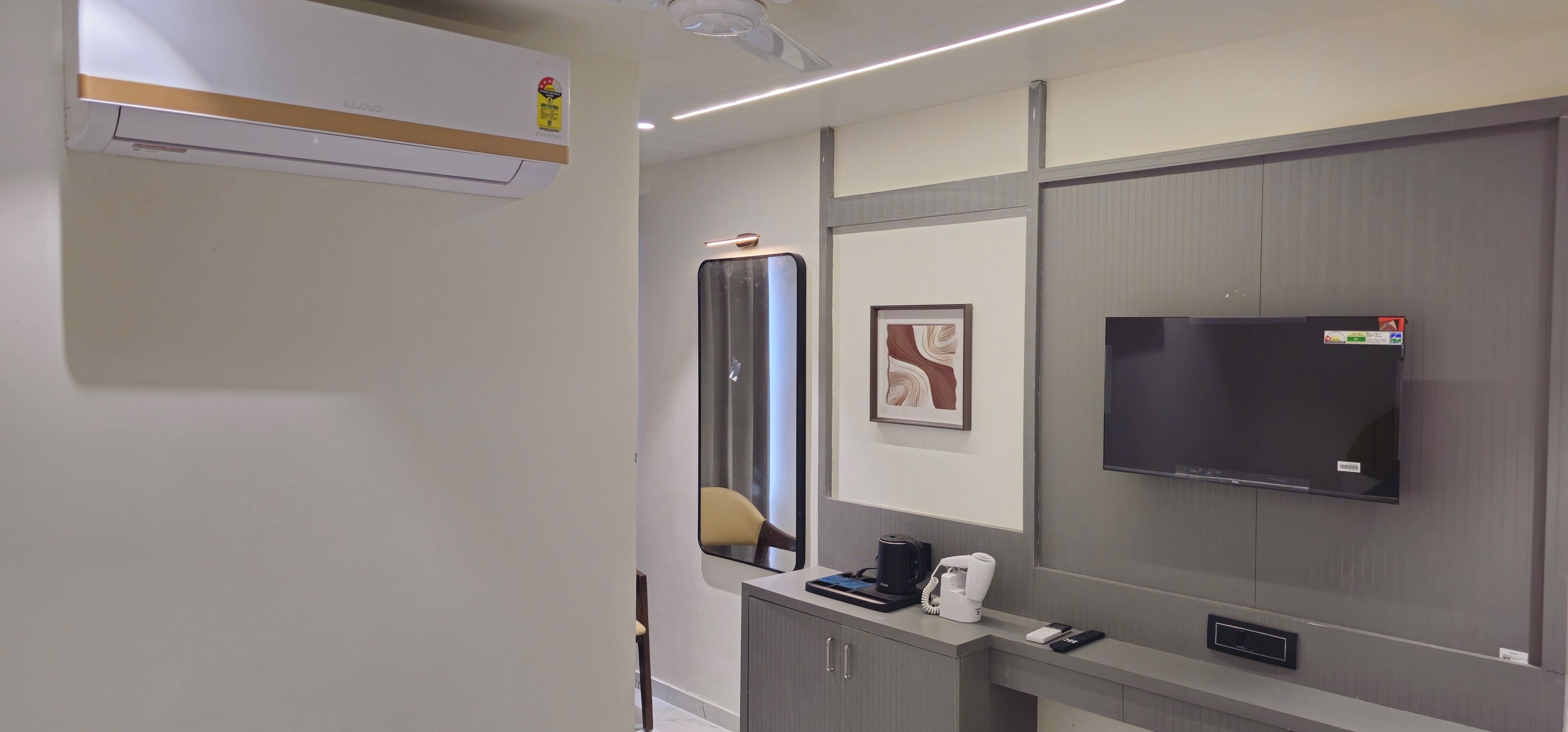 Desk, laptop workspace, iron/ironing board, free WiFi