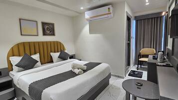 Bureau, espace de travail pour ordinateur portable