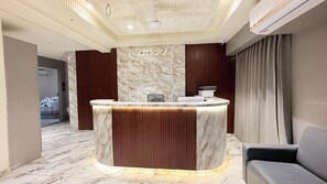 Lobby - Hotel Maple Town (Ahmedabad)