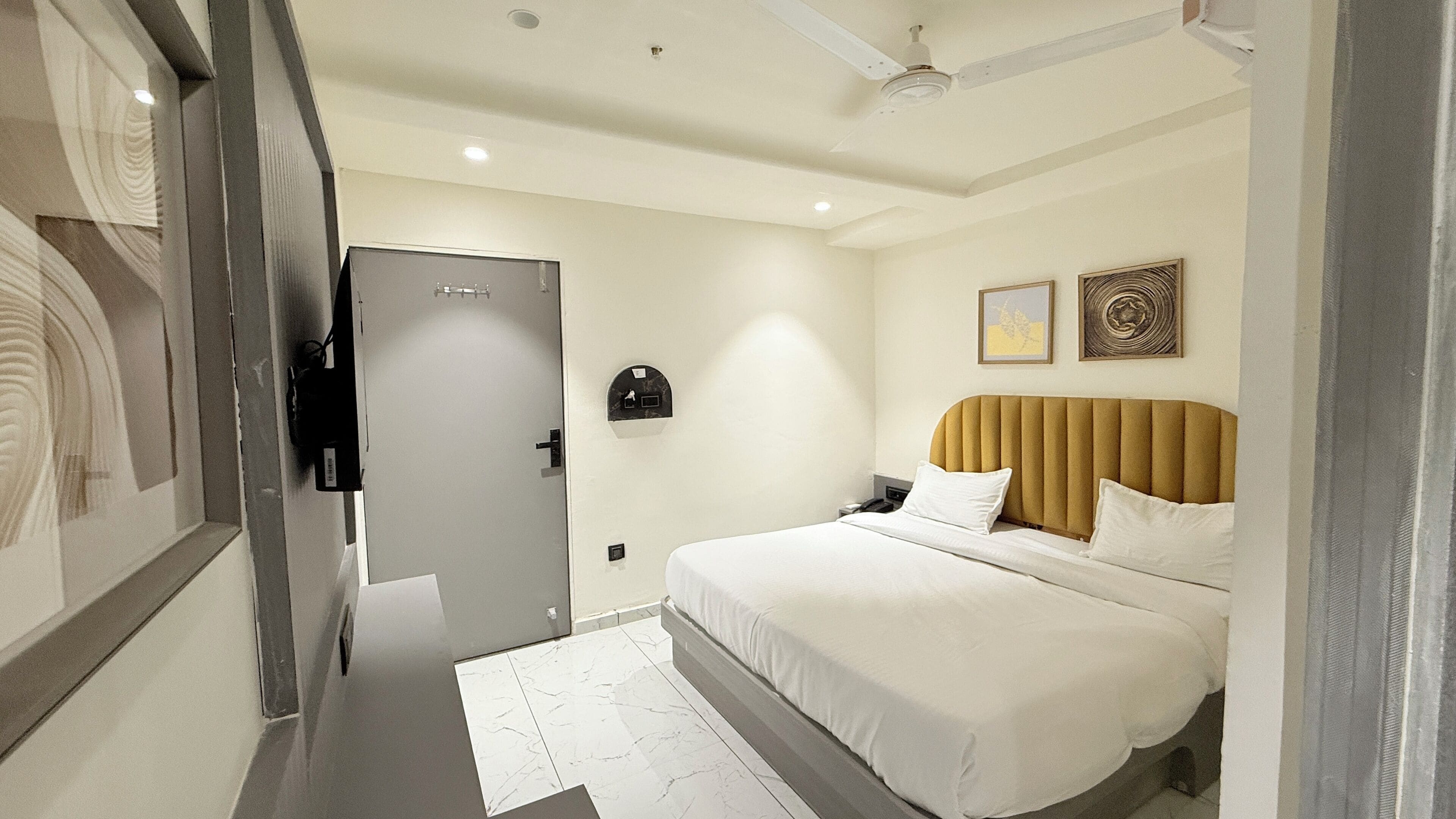 Phòng đôi Deluxe, quang cảnh thành phố | Bàn, khu vực làm việc phù hợp cho laptop, bàn ủi/dụng cụ ủi quần áo 